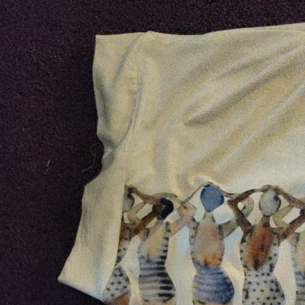 Cyrus White Tee with Blue and Beige Graphic - Picture 4 of 11